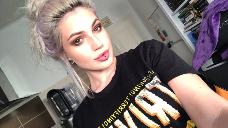 Illustration for article titled Twitch Streamer Explains Why Painting Her Body On Camera Isn't Sexual